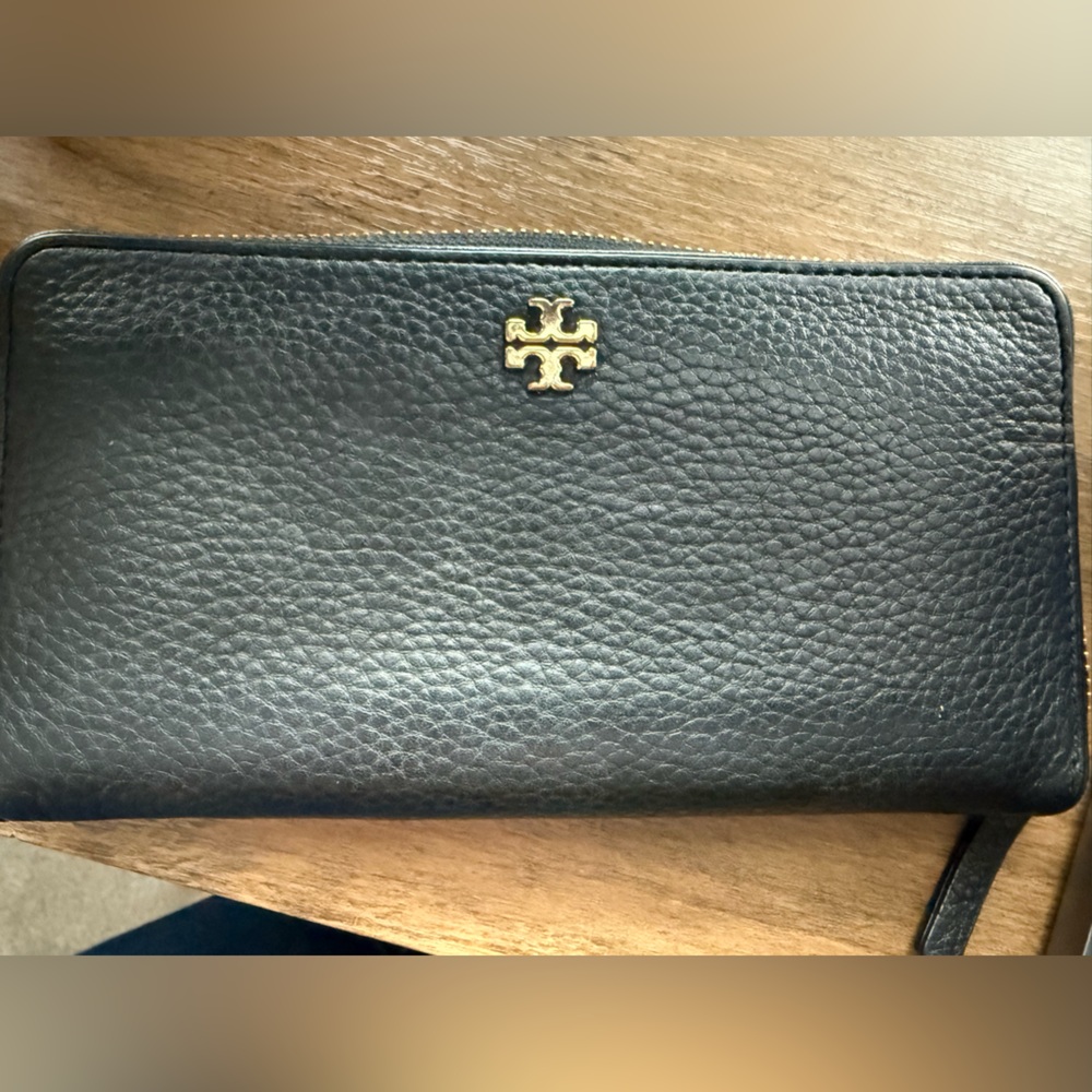 Tory Burch Black Pebbled Leather Zipper Wallet